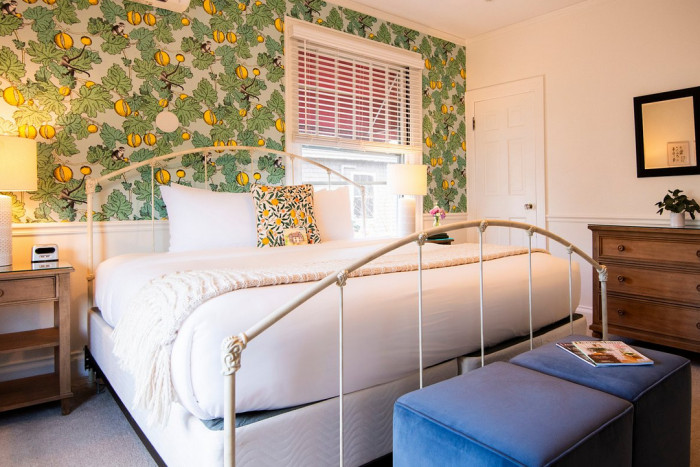 Hearthside Inn Bed & Breakfast — , 