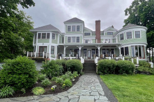 Saltair Inn Waterfront Bed & Breakfast