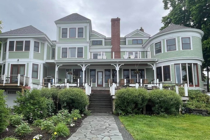 Saltair Inn Waterfront Bed & Breakfast — , 